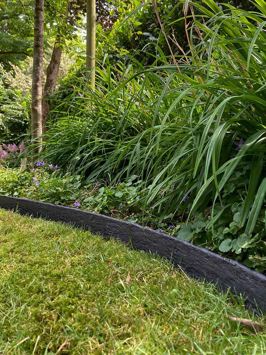 Multi-Edge Rasenkante ECO Rolle 20m Farbe Schwarz, 10cm Höhe verlegt