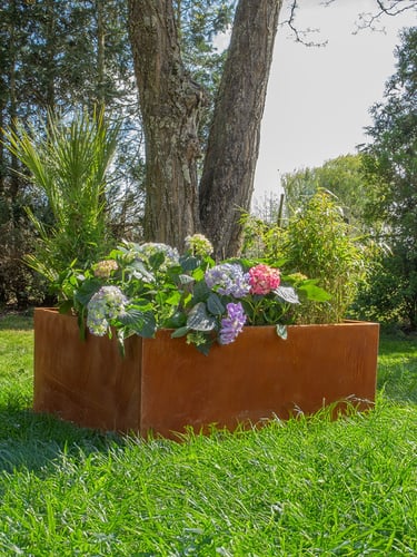 Multi-Edge FLORA Pflanzkübel Cortenstahl 120x120x40cm verlegt