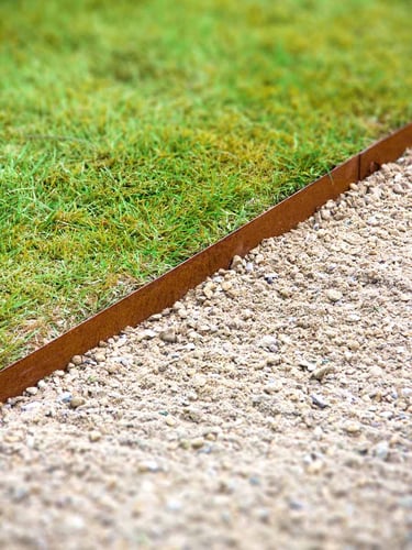 Multi-Edge Rasenkanten Cortenstahl verlegt